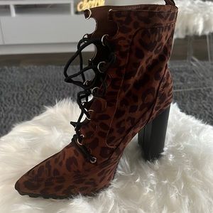 Women Boots leopard style size 8 new in box
